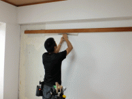 オガファーザーの壁で明るい和室に